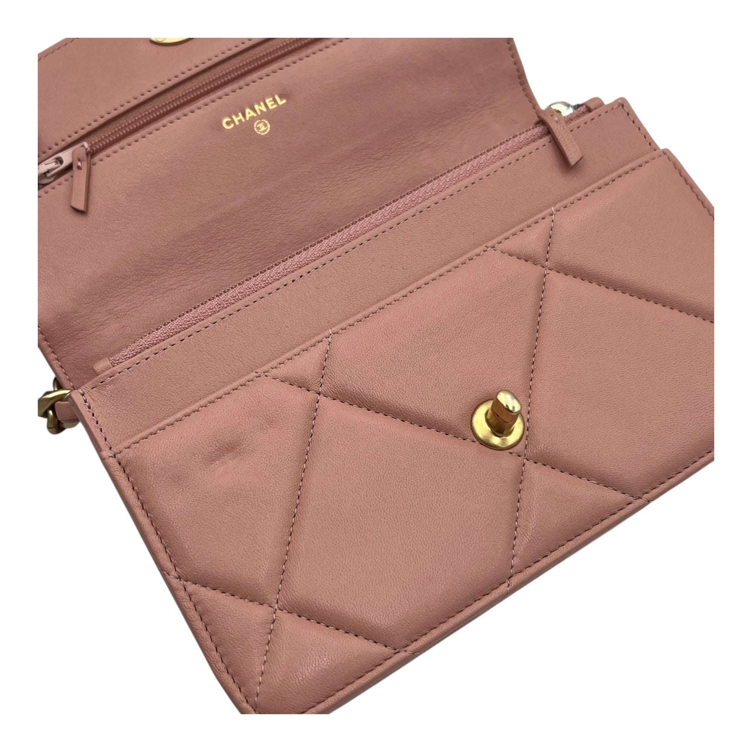 C19 Wallet On Chain Beige in Lambskin, Mixed hardware - Image 9