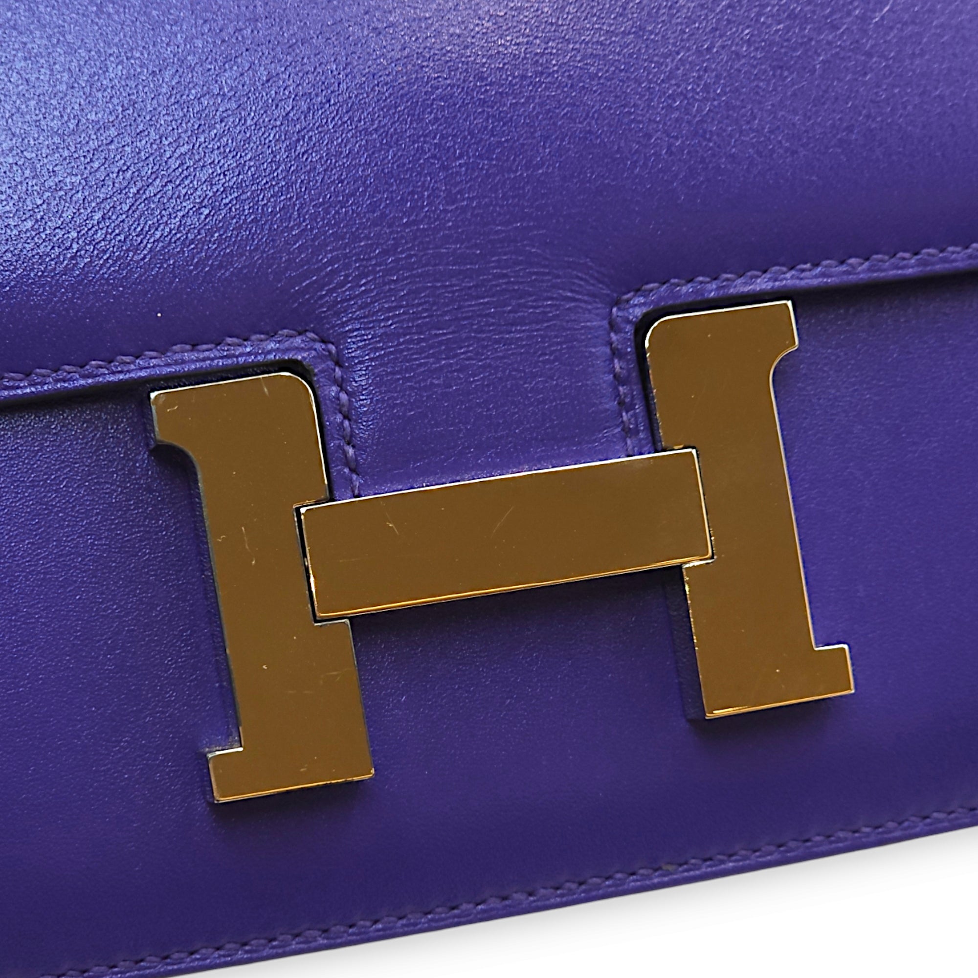 Constance 18 Blue Electric in Tadelakt, Palladium hardware - Image 3