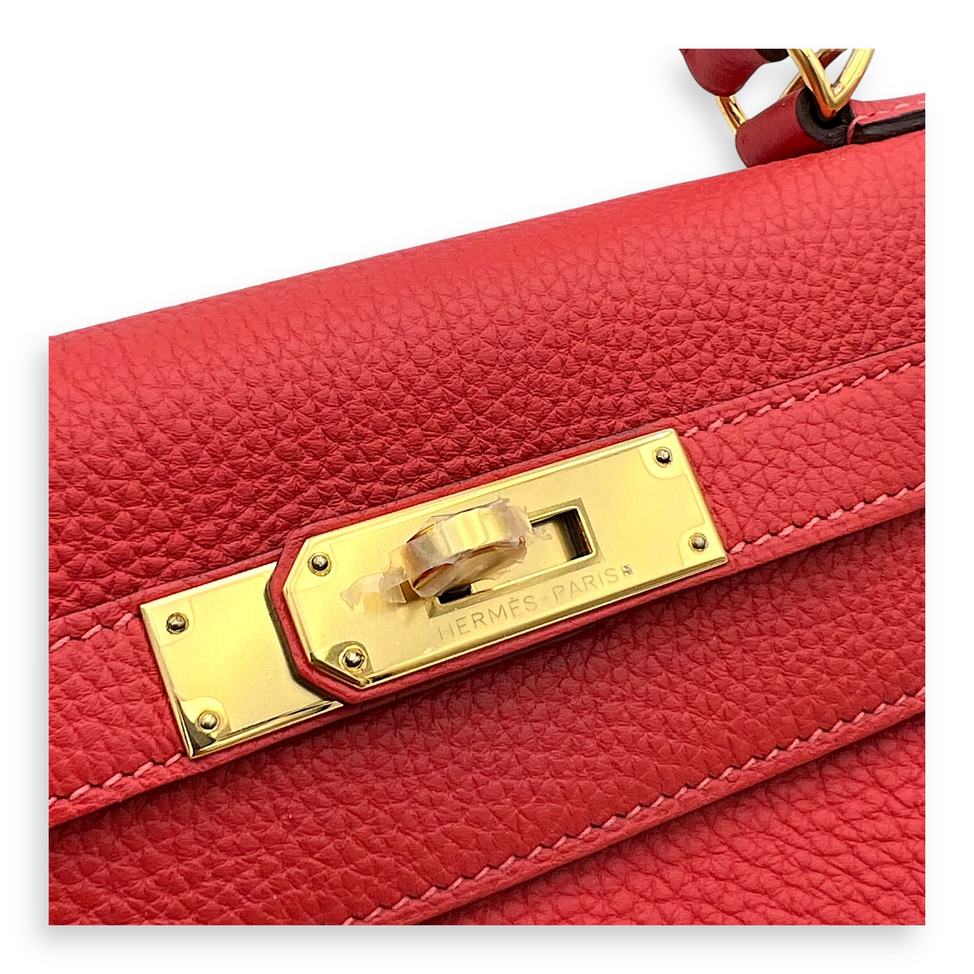 Kelly 28 Rouge Pivoine Top Handle Bag in Togo, Gold hardware - Image 7