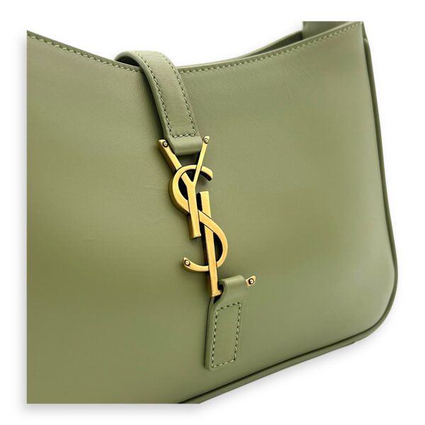Le 5 A 7 Shoulder Bag Green in Calfskin, Gold hardware - Image 7