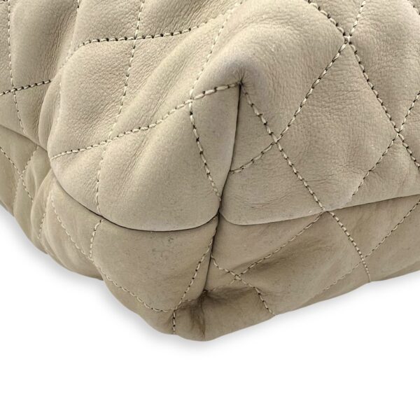 ICare Tote Bag Beige in Nubuck suede, Gold hardware - Image 21