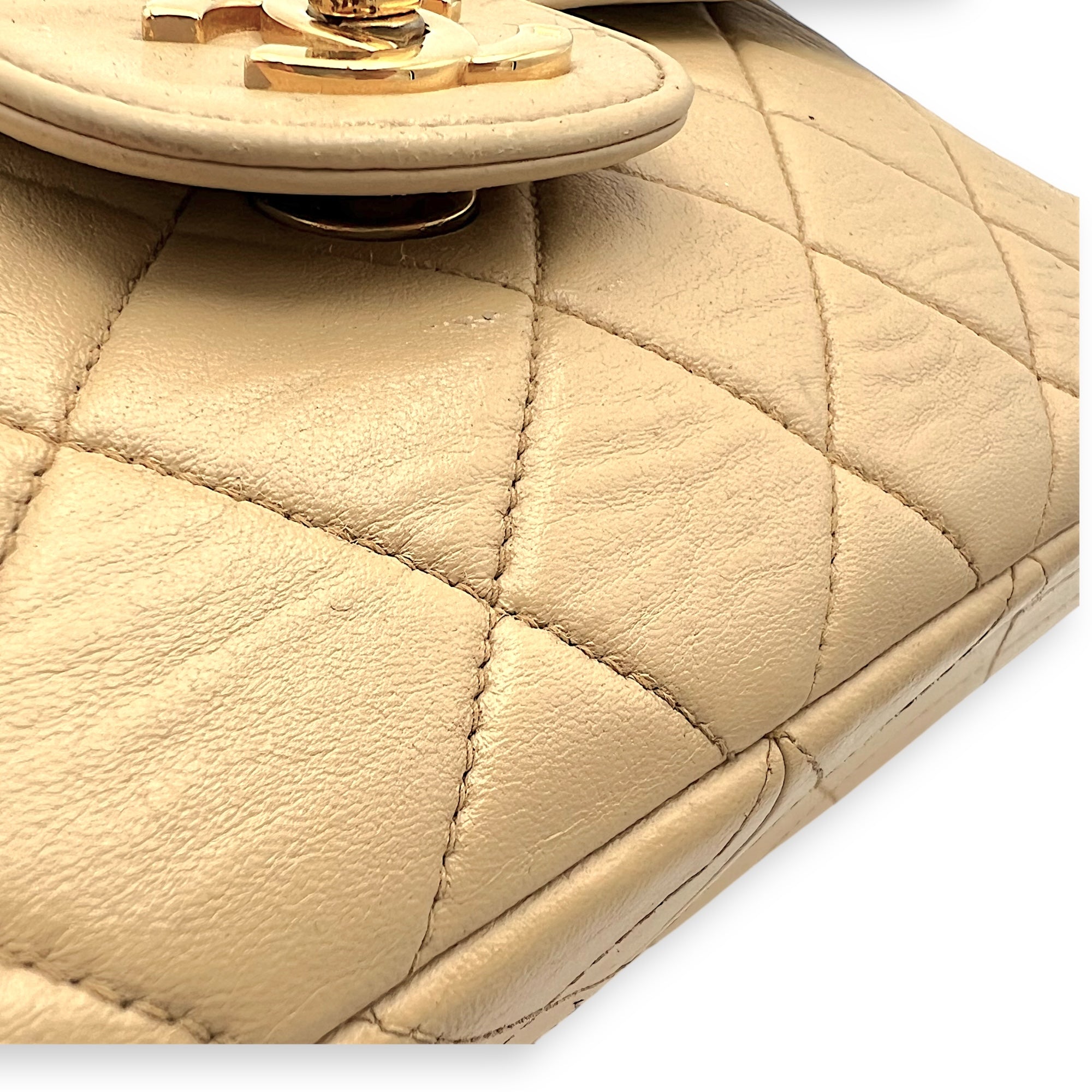 Vintage Double Face Flap Beige Shoulder Bag in Lambskin, Gold hardware - Image 11