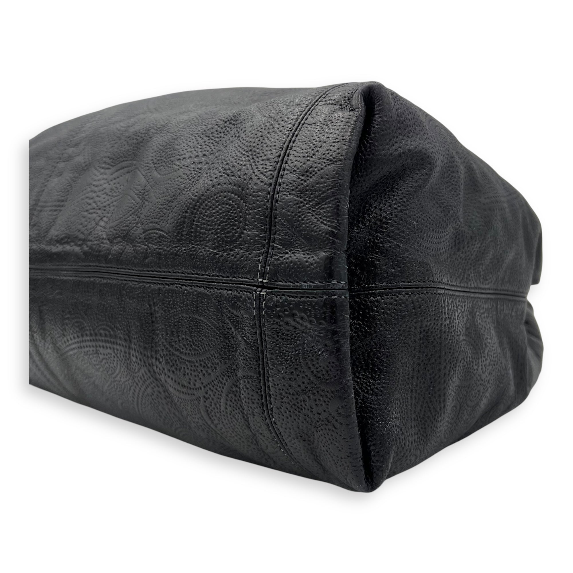 Paris- Moscow 2009 Black Shoulder Bag in Calfskin, Gold hardware - Image 11