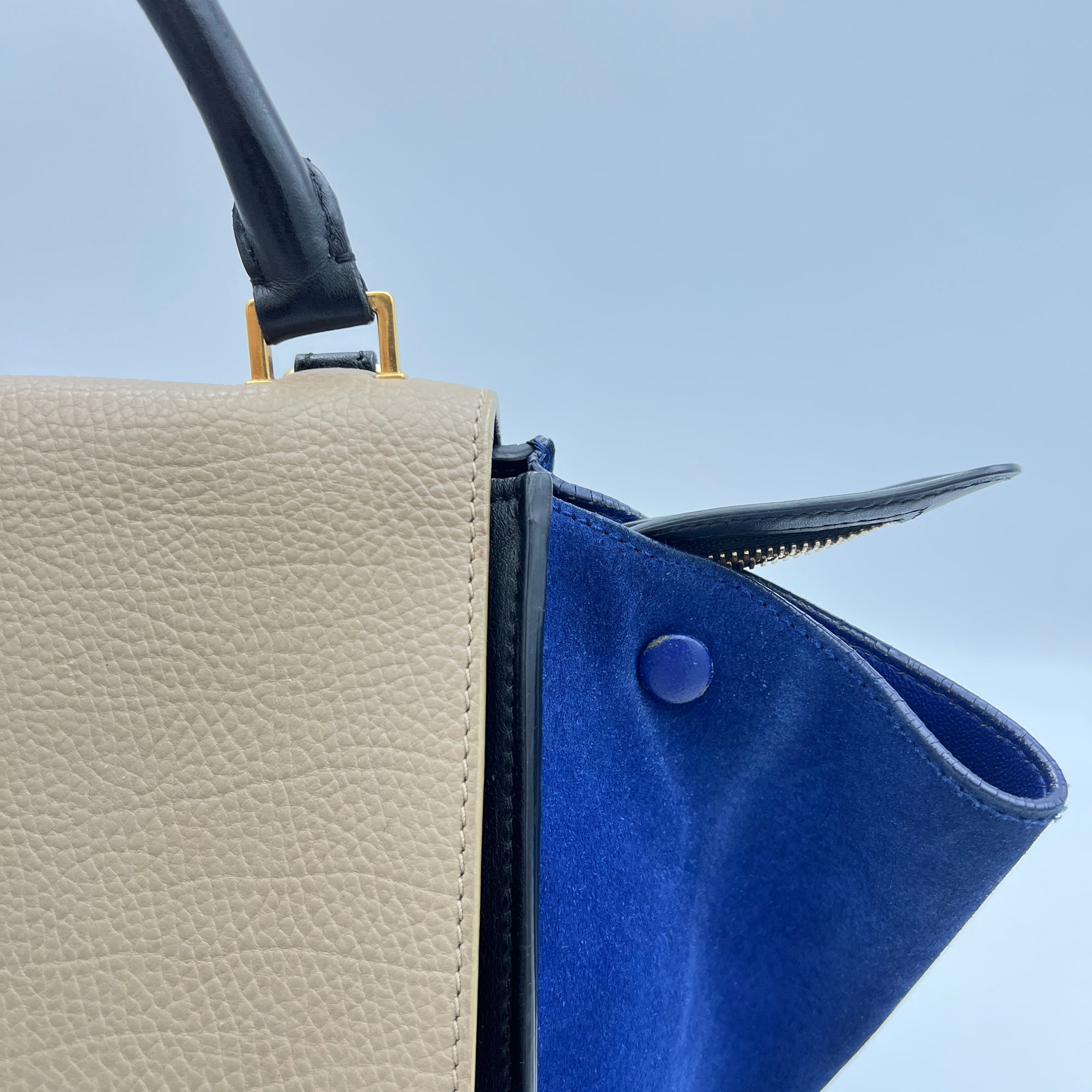 Trapeze Medium Top handle bag in Calfskin, Gold Hardware - Image 10