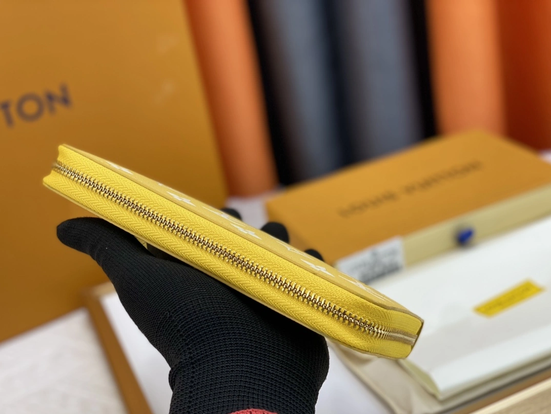 Bold 9559 Louis Vuitton AAA Quality Wallets For Women - Image 4