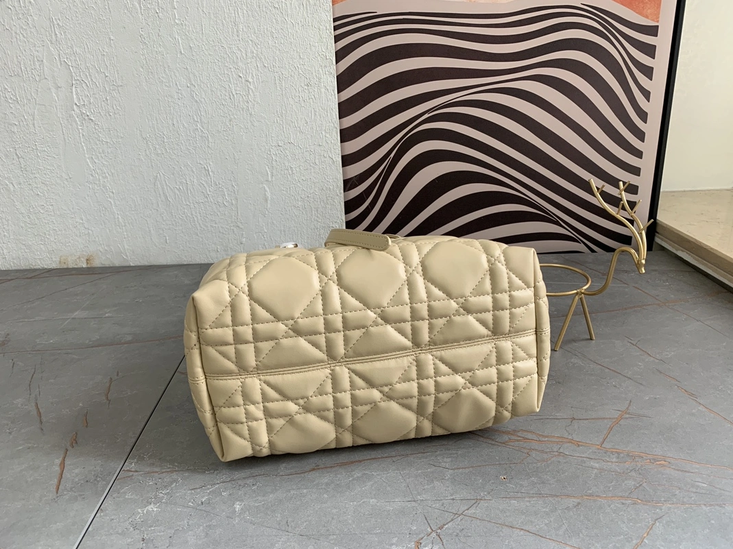 Breathable 2256 Christian Dior AAA Quality Handbags For Women - Image 7