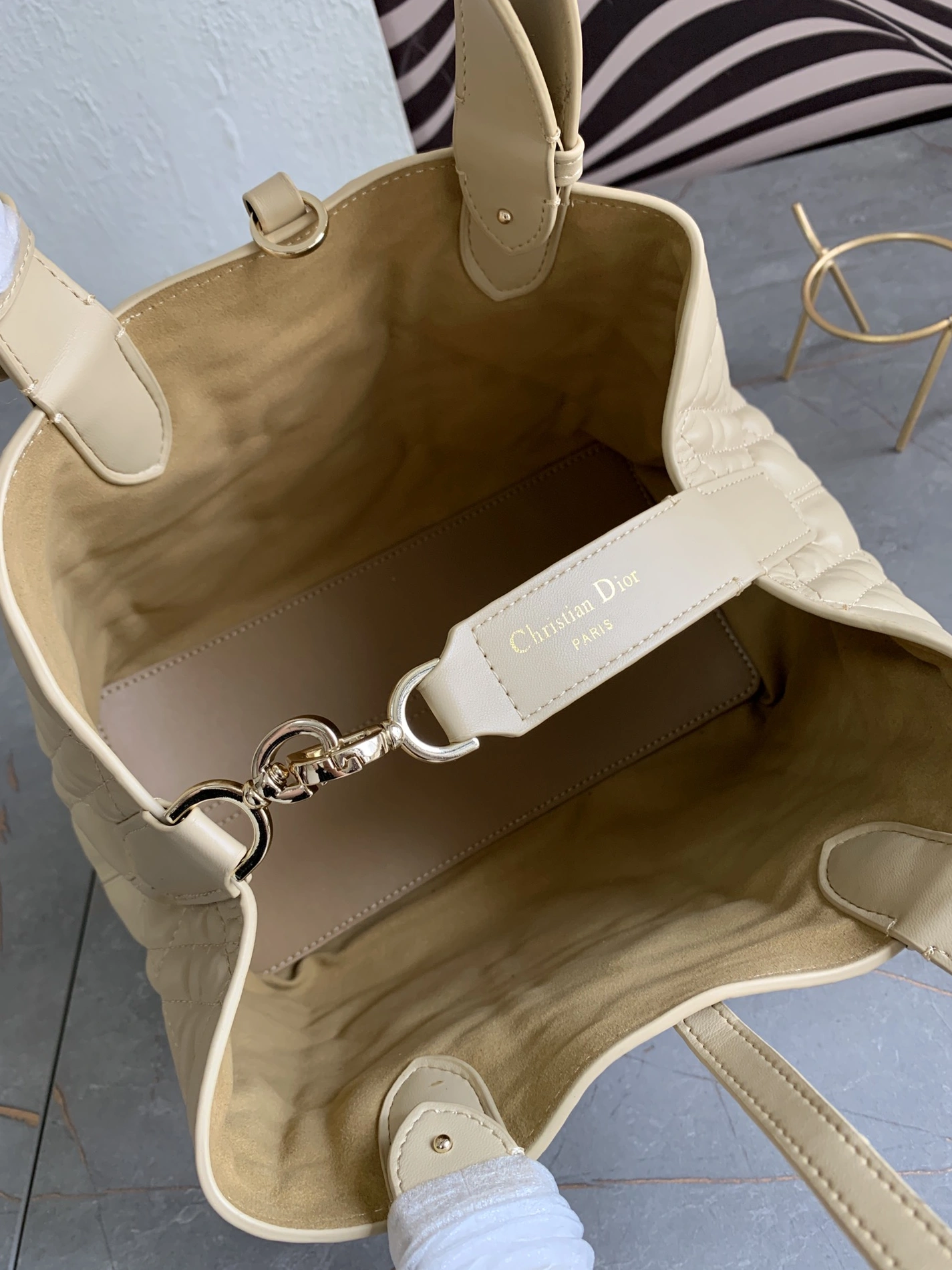 Breathable 2256 Christian Dior AAA Quality Handbags For Women - Image 8